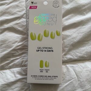 Dashing Diva Glazed Donut Gel Nail Strips - Lime Green
